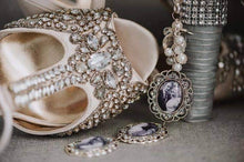 Load image into Gallery viewer, Lace Edge Rhinestone Quad Bouquet Charm